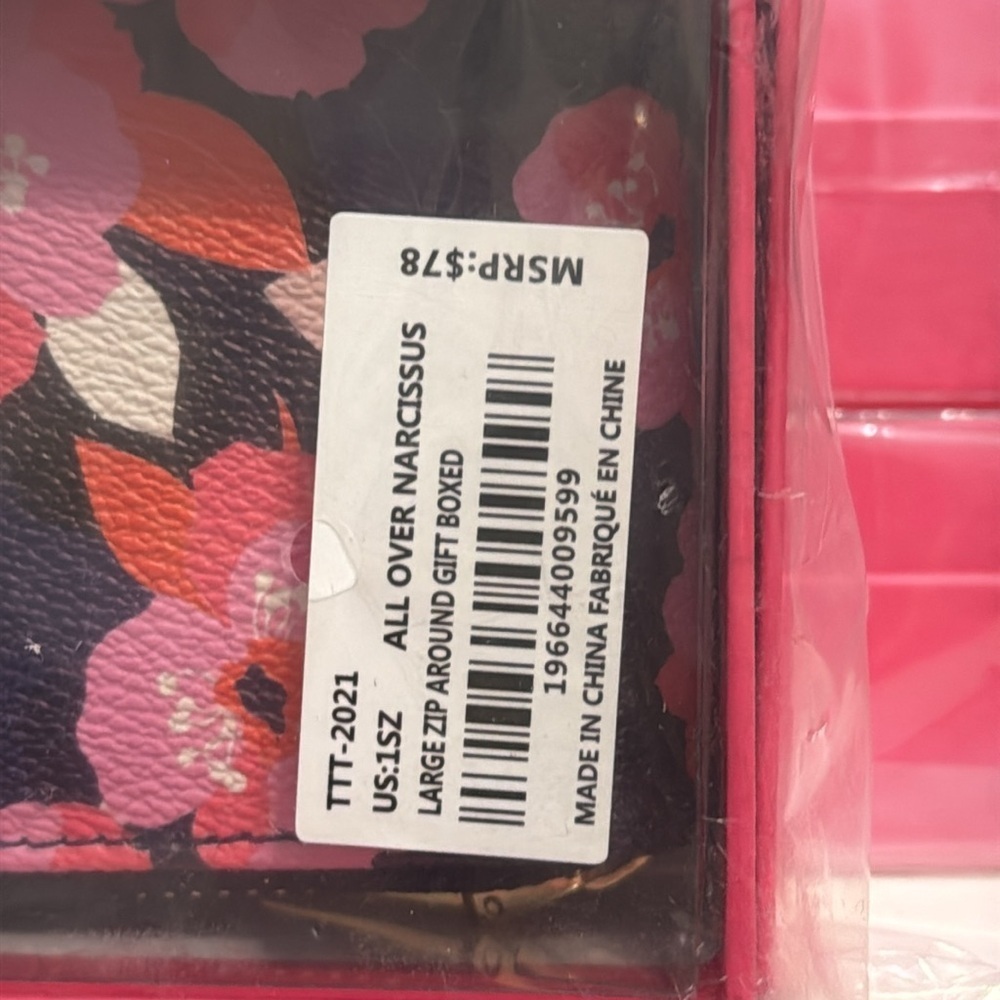 TRINA TURK Large Zip around wallet NWT - Picture 5 of 5